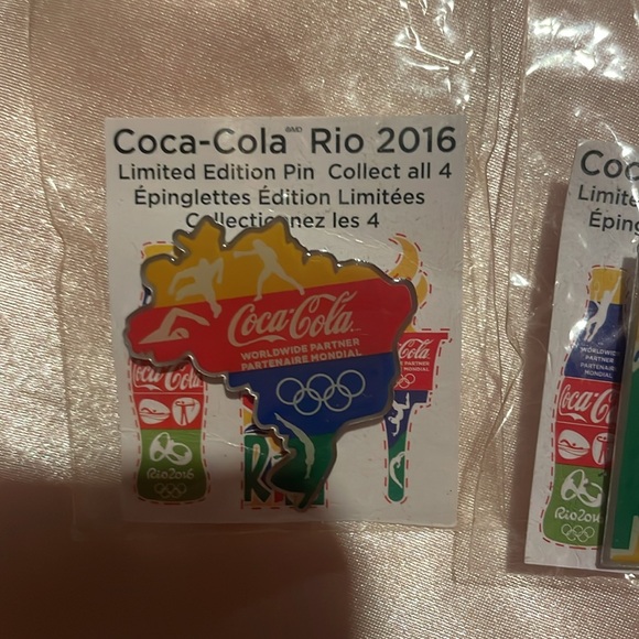 Coca Cola pins - Picture 2 of 7